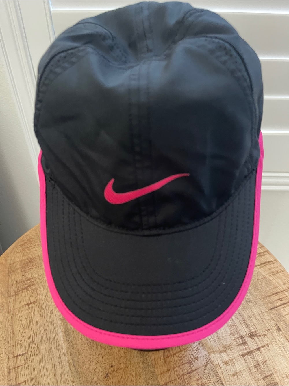 Nike Performance 🖤 Black Hat with Hot 💕Pink Swoosh and Trim